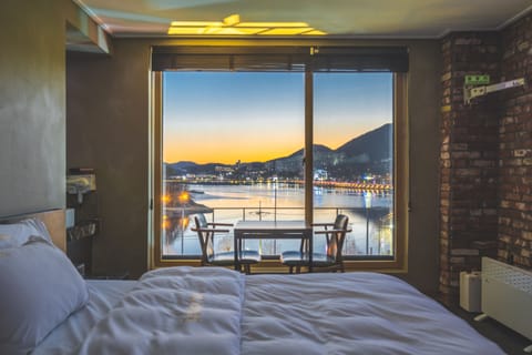 Deluxe Double Room, 1 Double Bed, Beachfront | Soundproofing, WiFi (free), individually decorated