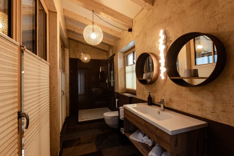 Tree House | Bathroom | Hair dryer, bathrobes, towels