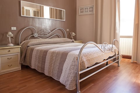 Double Room | Down comforters, in-room safe, desk, blackout drapes