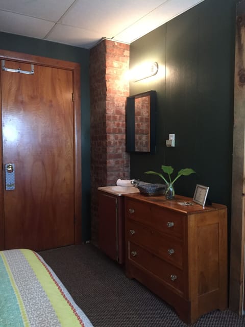 Classic Room, 1 Queen Bed | Free WiFi, bed sheets