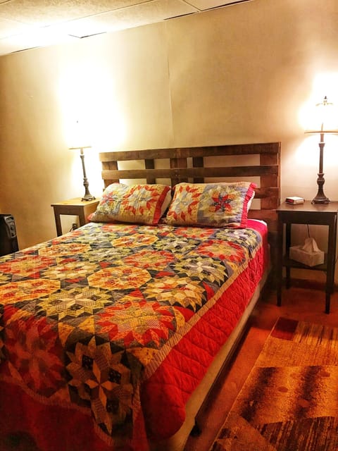 Classic Room, 1 Queen Bed | Free WiFi, bed sheets