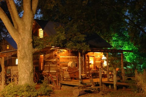 Traditional Cottage, 1 King Bed, Non Smoking, Patio | Front of property - evening/night