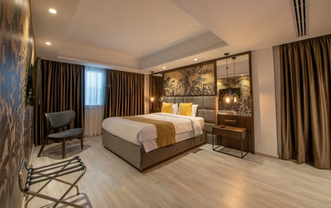 Deluxe Suite, 1 King Bed | 1 bedroom, premium bedding, memory foam beds, in-room safe