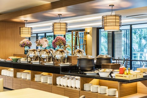 Daily buffet breakfast for a fee