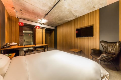 Premier Double Room, 1 Queen Bed | Premium bedding, down comforters, minibar, individually furnished