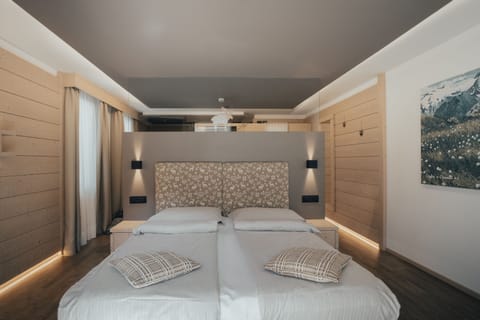 Grand Studio Suite (4 pax) | Down comforters, minibar, in-room safe, desk