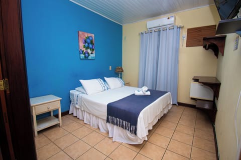 Double Room | Minibar, blackout drapes, free WiFi, bed sheets