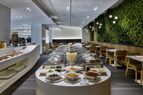 Daily buffet breakfast for a fee