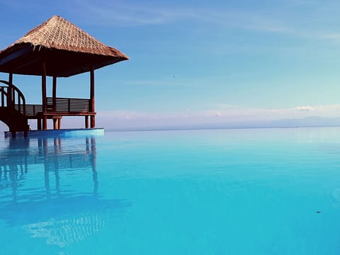 Outdoor pool, sun loungers