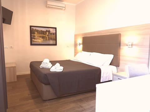 Double Room | Desk, laptop workspace, soundproofing, free WiFi