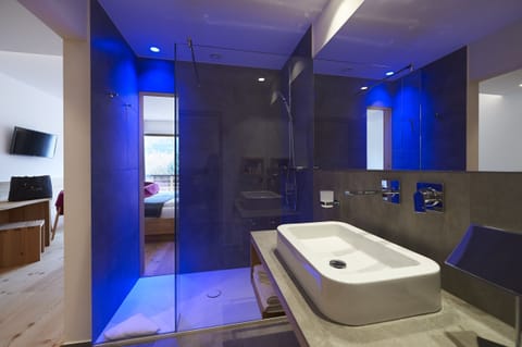 Junior Suite, Balcony | Bathroom | Hair dryer, bathrobes, bidet, towels