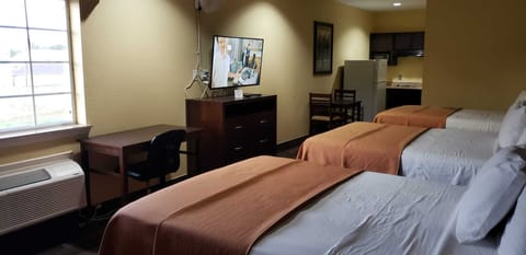 Family Suite, Multiple Beds, Non Smoking, Kitchenette | Desk, iron/ironing board, free WiFi, bed sheets