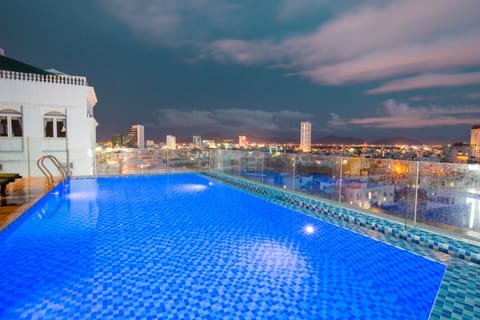 Outdoor pool, sun loungers