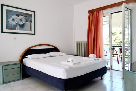 Apartment, 2 Bedrooms | Iron/ironing board, free WiFi