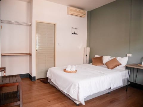 Standard Double Room | In-room safe, desk, laptop workspace, free WiFi