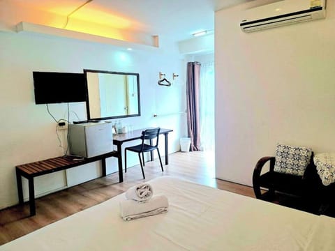 Desk, iron/ironing board, free WiFi, bed sheets