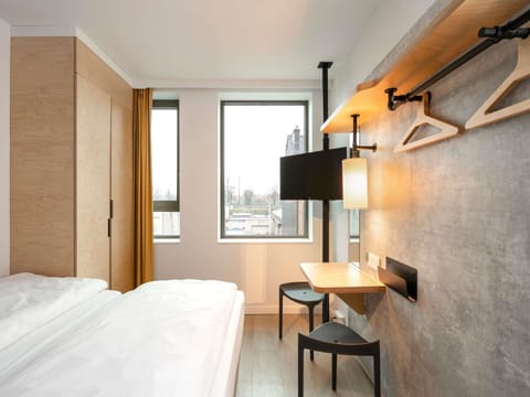 Blackout drapes, soundproofing, free cribs/infant beds, free WiFi