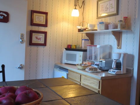 Free daily continental breakfast