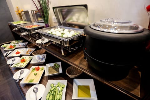 Free daily buffet breakfast