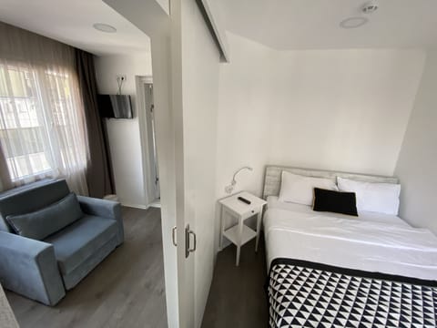 Superior Room, Balcony | Minibar, in-room safe, blackout drapes, soundproofing