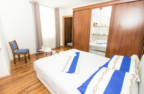 Apartment (A1) | Iron/ironing board, free WiFi, bed sheets