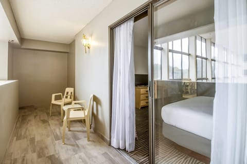 Suite, Multiple Beds, Non Smoking | Desk, iron/ironing board, free cribs/infant beds, rollaway beds