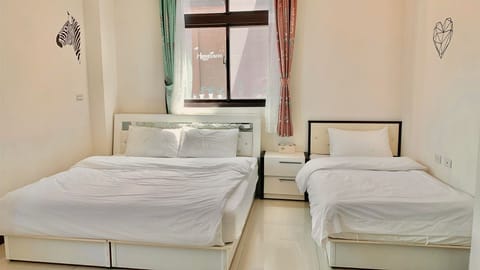 Economy Triple Room, 1 Bedroom | Desk, blackout drapes, free WiFi