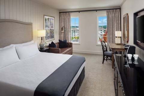 Deluxe Room, 1 King Bed | Premium bedding, in-room safe, desk, iron/ironing board