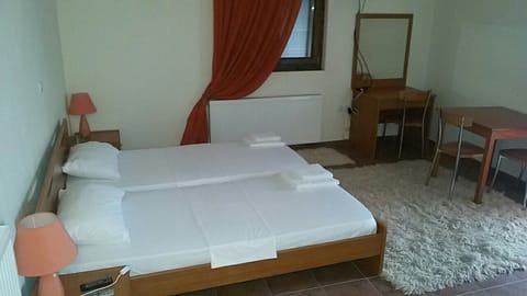 Standard Twin Room | Iron/ironing board, free WiFi
