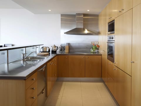 Apartment, 1 Bedroom | Premium bedding, minibar, in-room safe, desk