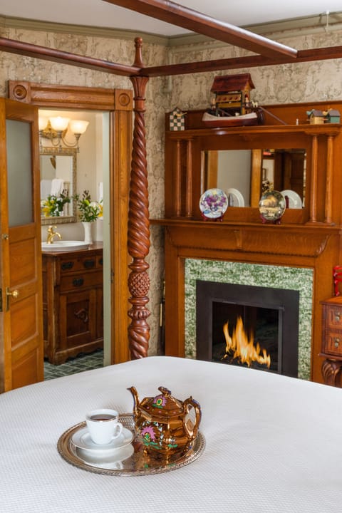 Room 3 | Bathroom | Designer toiletries, hair dryer, towels