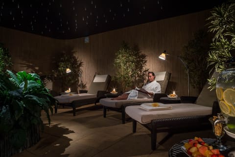 Couples treatment rooms, sauna, hot tub, steam room, body treatments