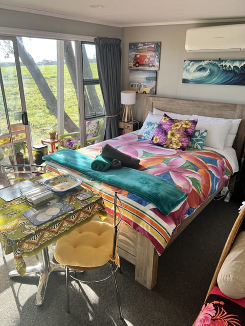 Pohutukawa Room  | Premium bedding, blackout drapes, soundproofing, iron/ironing board