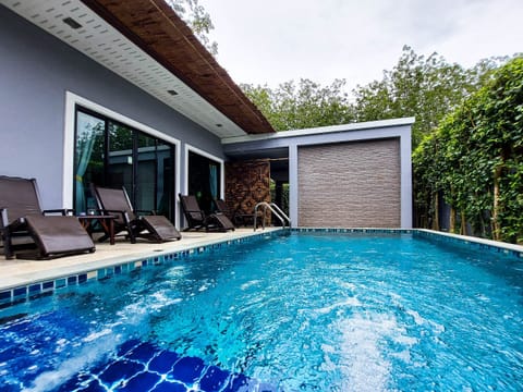 Outdoor pool, sun loungers