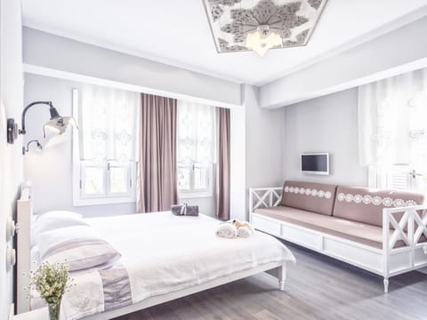 Deluxe Double or Twin Room, Non Smoking, Sea View | Premium bedding, memory foam beds, free WiFi, bed sheets