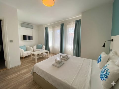 Deluxe Double Room | Minibar, free WiFi, bed sheets