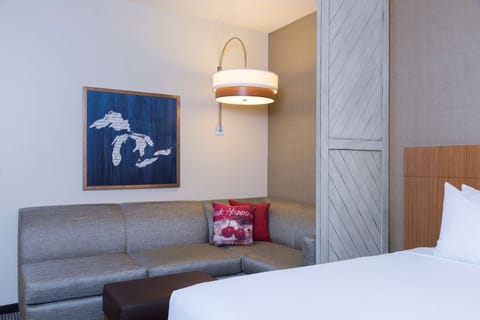 Desk, blackout drapes, iron/ironing board, free WiFi