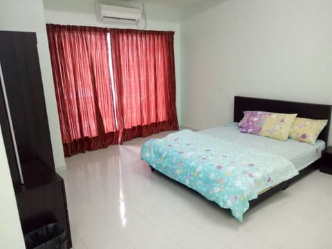 House, 4 Bedrooms | 4 bedrooms, iron/ironing board