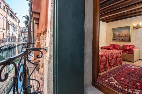 Suite, Canal View | Premium bedding, in-room safe, desk, soundproofing