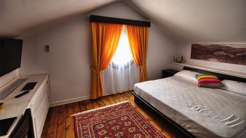 Double Room | Minibar, in-room safe, desk, free WiFi