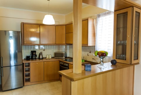 Villa, 4 Bedrooms | Private kitchen | Full-size fridge, microwave, oven, stovetop