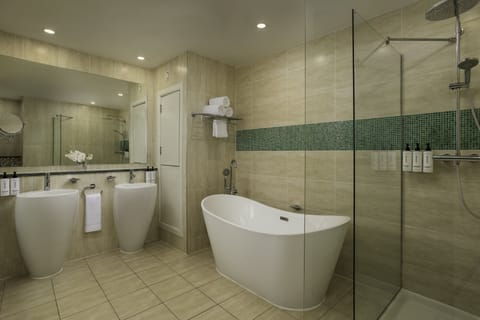 Junior Suite, 1 King Bed | Bathroom | Towels