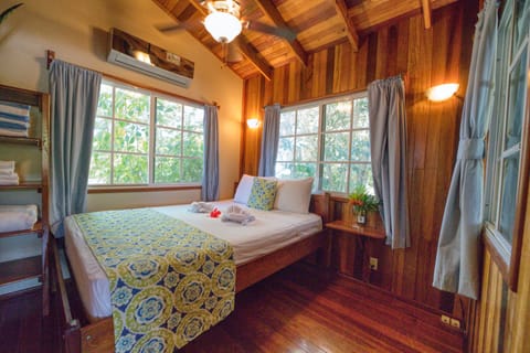 Turtle 2-bedroom apartment | Individually decorated, individually furnished, blackout drapes