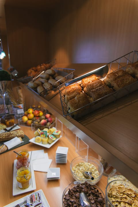 Daily buffet breakfast for a fee