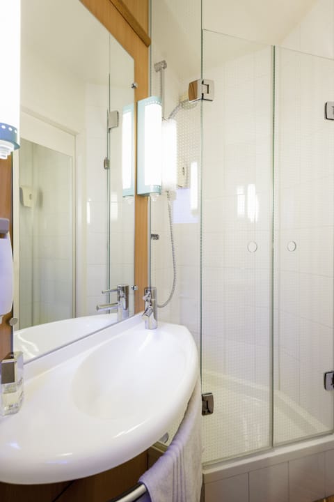 Double Room, 1 Double Bed | Bathroom | Shower, eco-friendly toiletries, hair dryer, towels