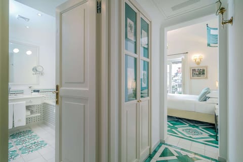 Comfort Room | Frette Italian sheets, premium bedding, minibar, in-room safe