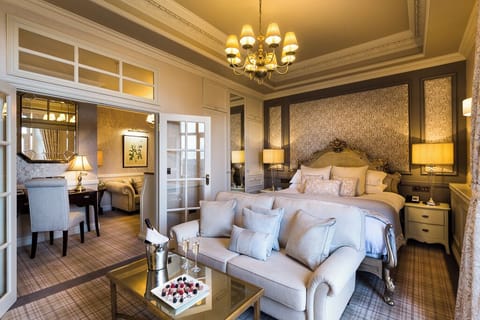 Suite | Premium bedding, down comforters, in-room safe, desk