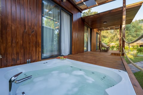 Family Tiny House With Jacuzzi | Terrace/patio