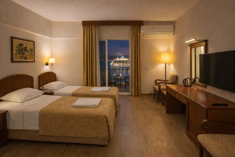 Premium bedding, minibar, in-room safe, desk