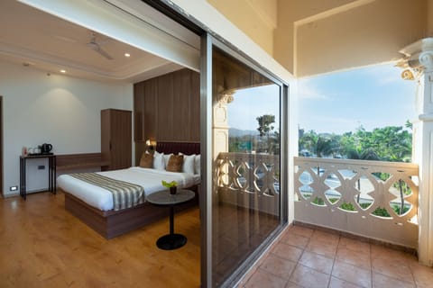 Executive Room | Premium bedding, memory foam beds, desk, laptop workspace